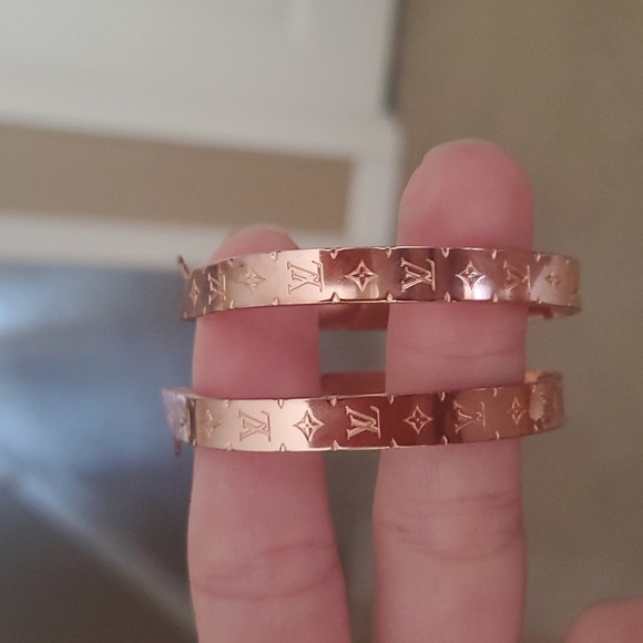 LOUIE VUITTON HOOP EARRINGS - Picture 4 of 4